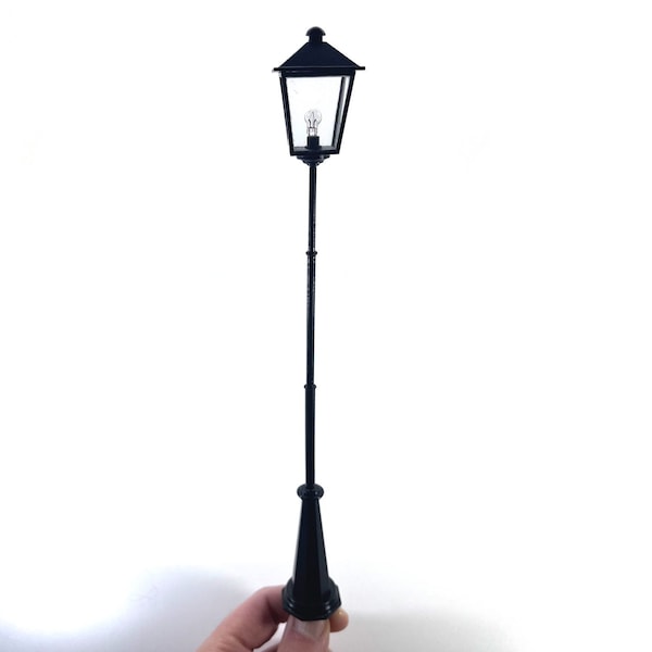 Lampione da terra antichizzato altezza 26 cm colore nero per presepi e diorami con micro lampada luce calda 12v - DL66
