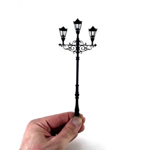 17cm high black lamppost for nativity scenes and dioramas with 12V warm white micro-lamp - DL92