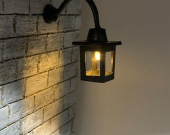 Farola con farol 1,5x4,5 cm para belén belenes dioramas casa de muñecas con microlámpara LED