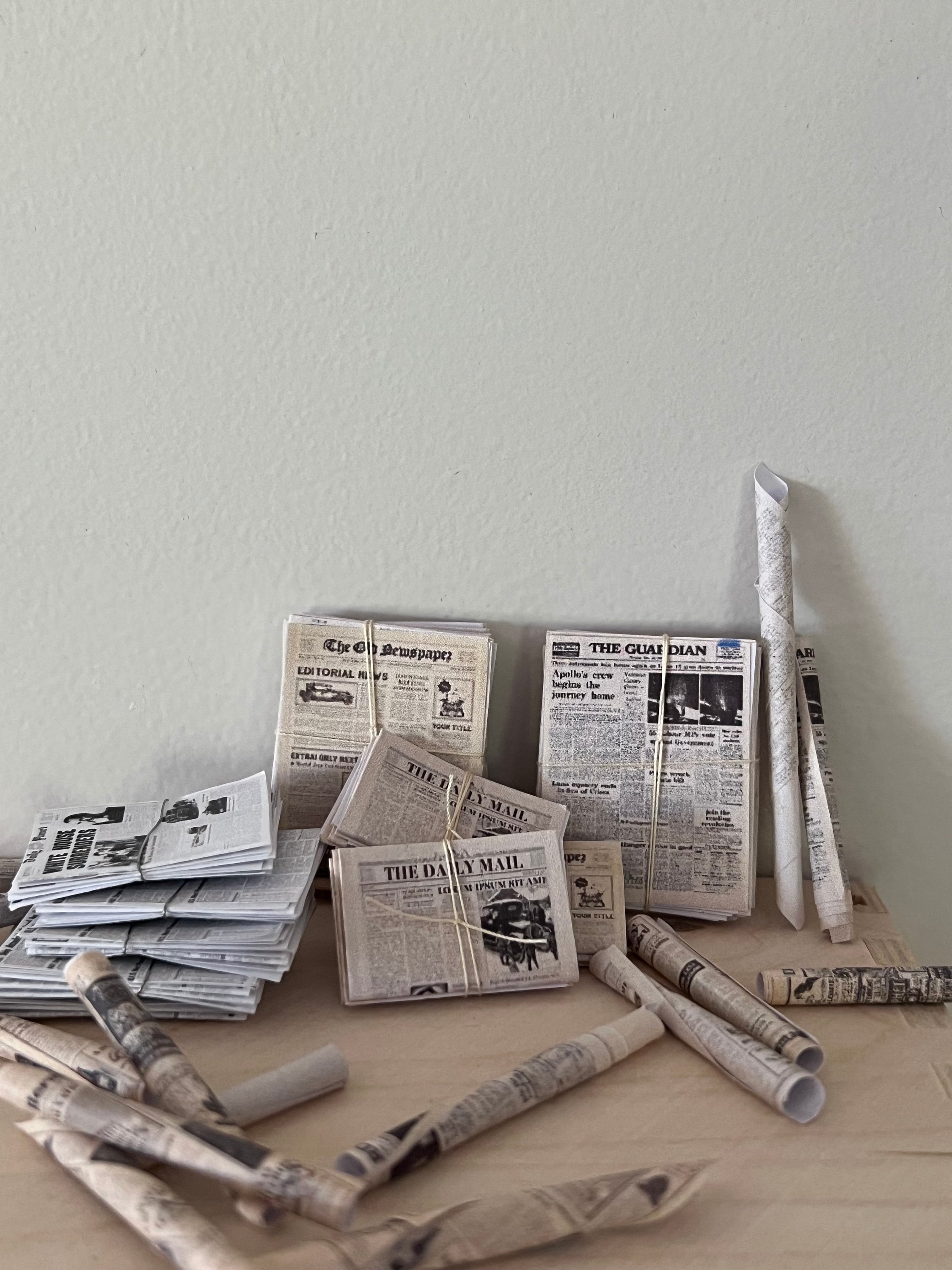 Zeitungsstapel - Puppenhaus Miniatur