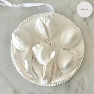 White Tulips 3D Wall Sculpture Elegant Botanical Wall Hanging Clay Floral Art Botanical Bas-Relief Boho Wall Decor Textured Wall Art Gift