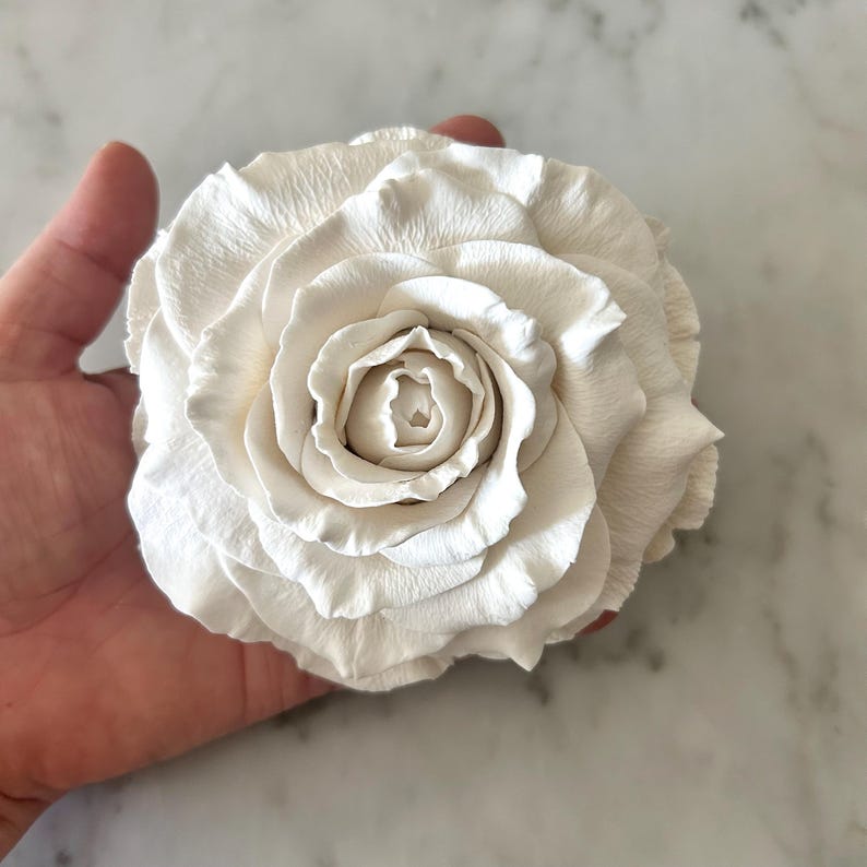 Handmade Clay Rose Wall Art, Floral Sculpture, 5" Modern Decor, June Birth Flower afbeelding 5