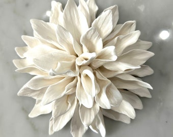 Wall Sculpture Art Dahlia, White Clay Flower Art, 3D Wall Art, Elegant Floral Art, Birth Flower Gift, Boho Decor, Nature Inspired Home Gift.