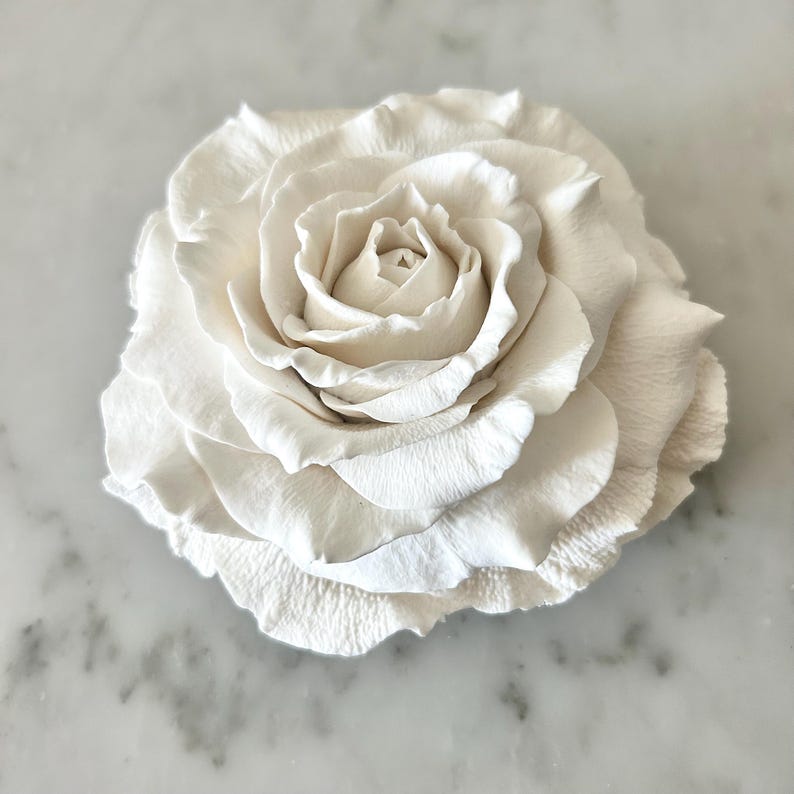 Handmade Clay Rose Wall Art, Floral Sculpture, 5" Modern Decor, June Birth Flower afbeelding 3