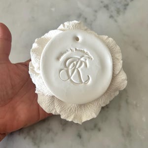 Handmade Clay Rose Wall Art, Floral Sculpture, 5" Modern Decor, June Birth Flower afbeelding 6
