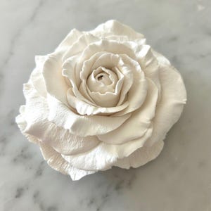 Handmade Clay Rose Wall Art, Floral Sculpture, 5" Modern Decor, June Birth Flower afbeelding 8