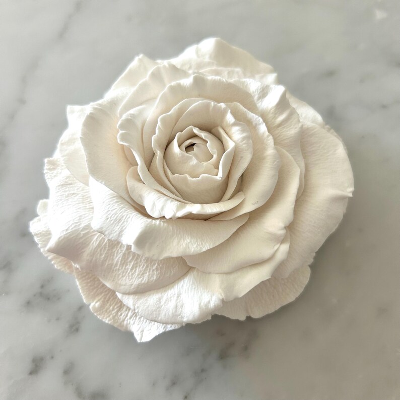 Handmade Clay Rose Wall Art, Floral Sculpture, 5" Modern Decor, June Birth Flower afbeelding 8