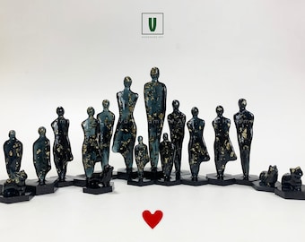 Custom Family Portrait Sculpture: Abstract Resin Art with Gold Flakes