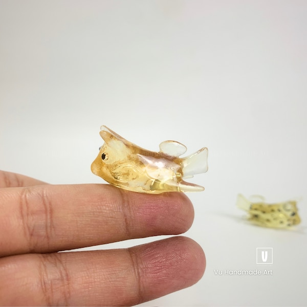 Mini poisson-coffret doré, sculpture de poisson vache de mer, figurine en cristal 1,4 po. | Cadeau pour amoureux de la mer, cadeau de plongée sous-marine