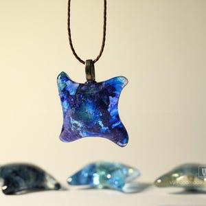 Iridium Stardew Valley-cadeau, blauwe hangerketting, fantasieharssieraden, gamerketting, handgemaakte kristallen hanger, 1"