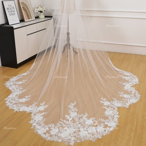 Gorgeous floral lace Scalloped Veil Vintage Floral Lace Wedding Veil Bride Veil with comb Cathedral Long Wedding Veil Scallop Hem Lace Veil