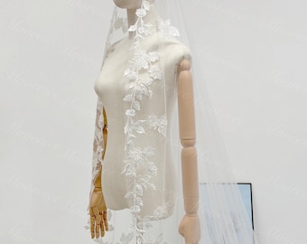 White Beaded floral leaf lace mantilla veil with comb Stunning lace wedding veil Church long Veil Bridal veil Shiny mantilla veil