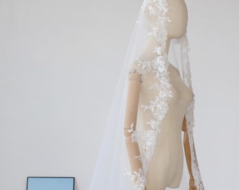 Beaded floral lace mantilla veil Spanish look Vintage lace trim wedding veil with comb Gorgeous Church long mantilla Veil Bridal lace veil
