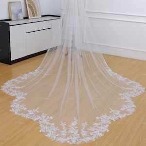 Sparkly floral lace edge Scalloped Veil Wedding Veil Vintage Bridal Veil with comb 1 Tier Boho Cathedral Long Veil Scallop Hem Gorgeous Veil