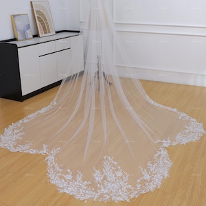 Boho Ivory Embroidery floral lace edge Wedding Veil Vintage Scalloped Veil Bridal Veil with comb 1T Cathedral Veil Scallop Hem Gorgeous Veil