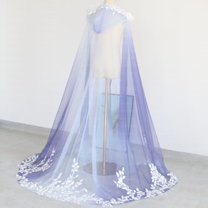 Farbverlauf Blau-Lila Tüll Blatt-Spitze Kapuzen Umhang Hochzeit Blatt-Spitze Umhang Vintage bodenlange Umhang für Braut individuelles Tüll Umhang