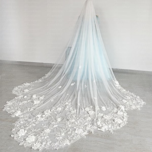 Super Gorgeous 3D floral lace Wedding Veil Vintage Scalloped Veil Bridal Veil with comb 1T Cathedral Long Veil Scallop Hem pearled Lace Veil