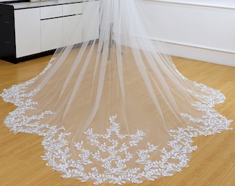 Leaves lace Scalloped Ivory Veil Gorgeous Wedding Veil Bridal Veil with comb 1T Cathedral Long veil Vintage Scallop Hem Leaf lace Veil