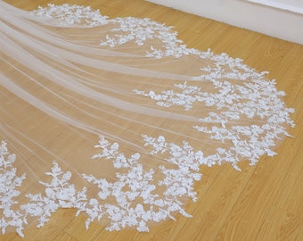 Ivory Flower lace Scalloped Veil Gorgeous Wedding Veil Bridal Veil with comb 1T Cathedral Long veil Vintage Scallop Hem Floral lace Veil