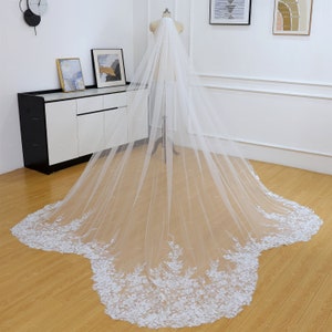 Sequins Floral lace Scalloped Ivory Veil Gorgeous Bridal Veil with comb 1T Cathedral Wedding veil Vintage Scallop Hem Floral lace Veil