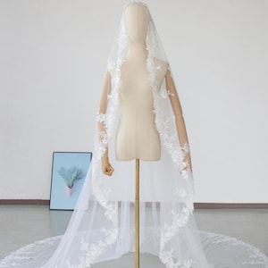 Beaded floral lace mantilla veil Spanish look Vintage lace trim wedding veil with comb Gorgeous Church long mantilla Veil Bridal lace veil image 5