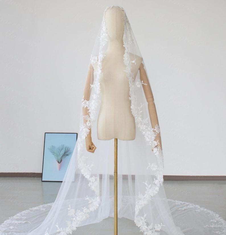 Beaded floral lace mantilla veil Spanish look Vintage lace trim wedding veil with comb Gorgeous Church long mantilla Veil Bridal lace veil image 5