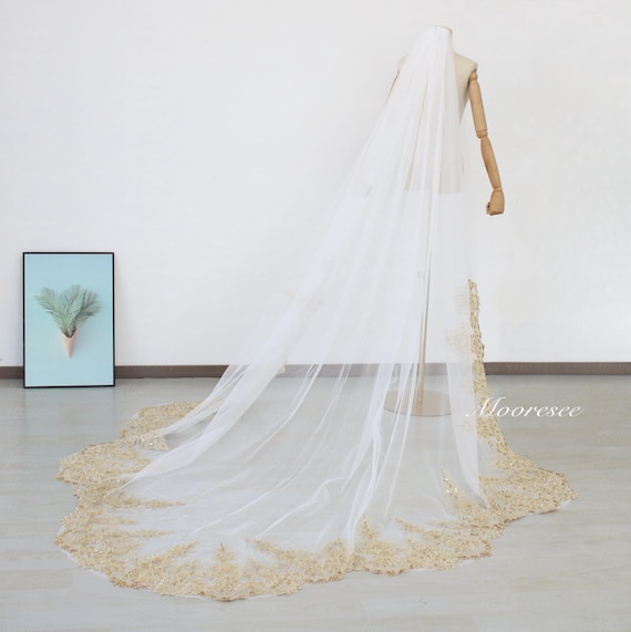 Boho Gold Sequins Flower Lace Scalloped Veil Beach Wedding  display picture 3