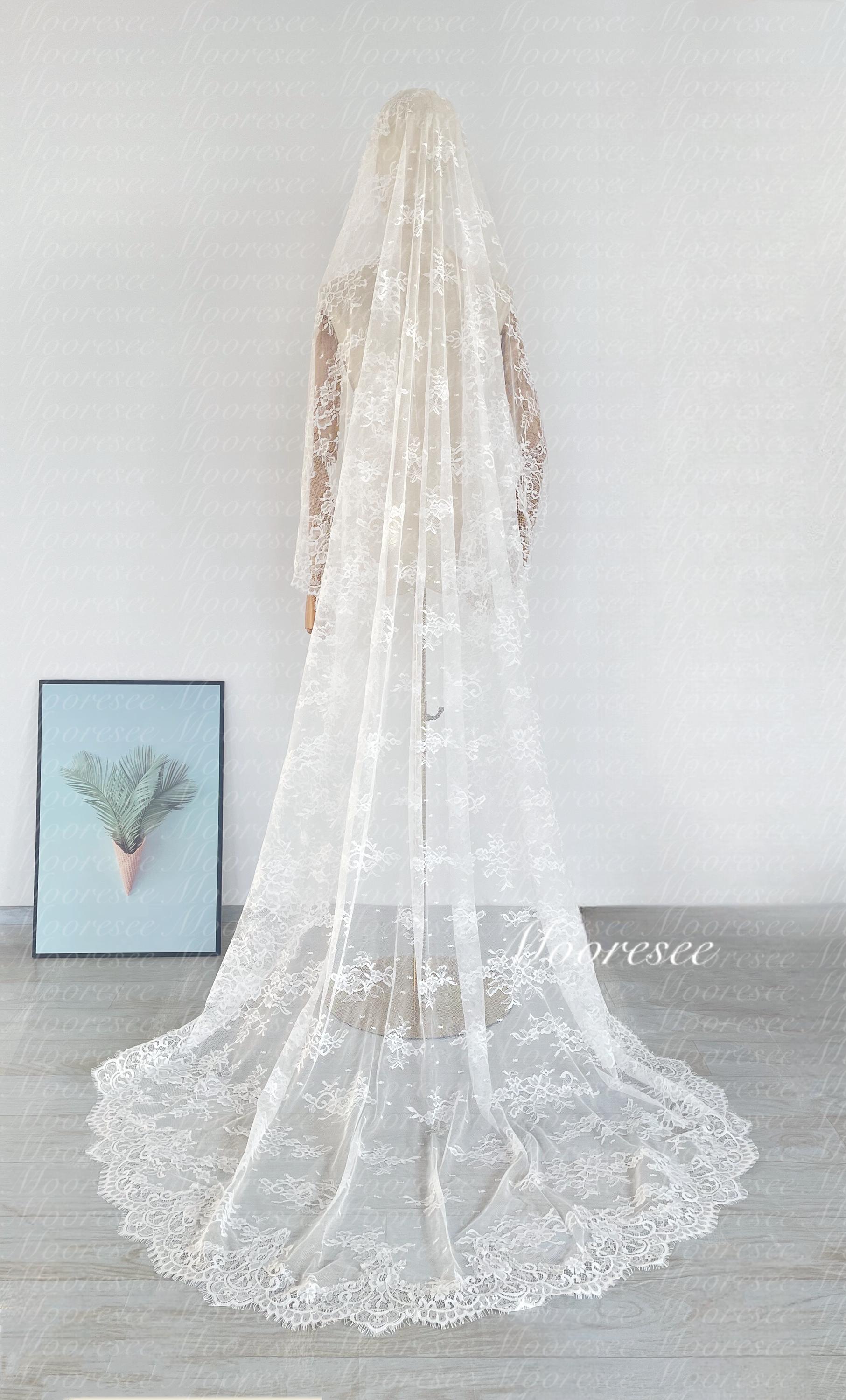 Vintage French Eyelash Lace Mantilla Cathedral Veil Cathedral Mantilla Veil with Eyelash Lace Trim, Lace Wedding  main image 2