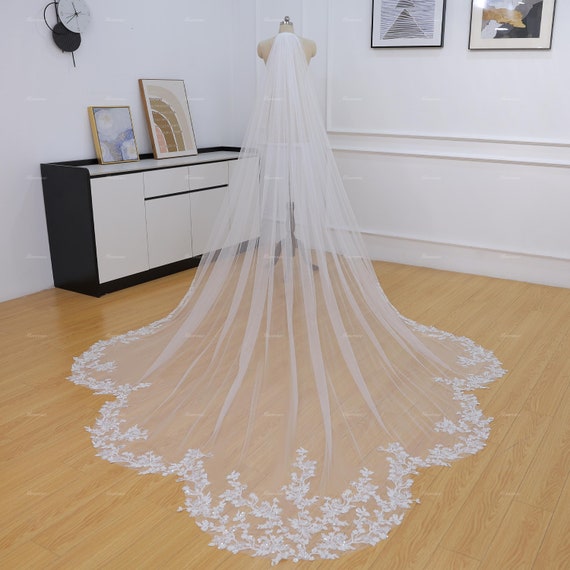 Royal Sparkly Sequins Floral Lace Scalloped Veil Boho  display picture 2