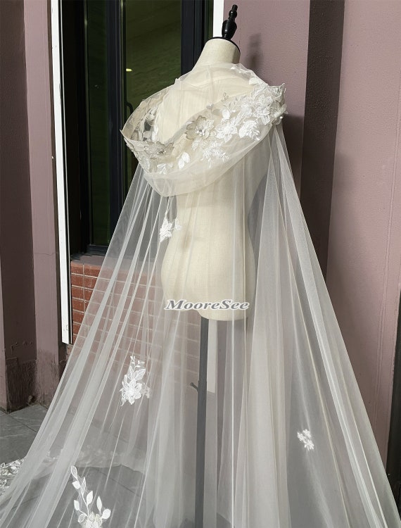 New Embroidered Lace Floral Champagne Tulle Hooded Veil  display picture 3
