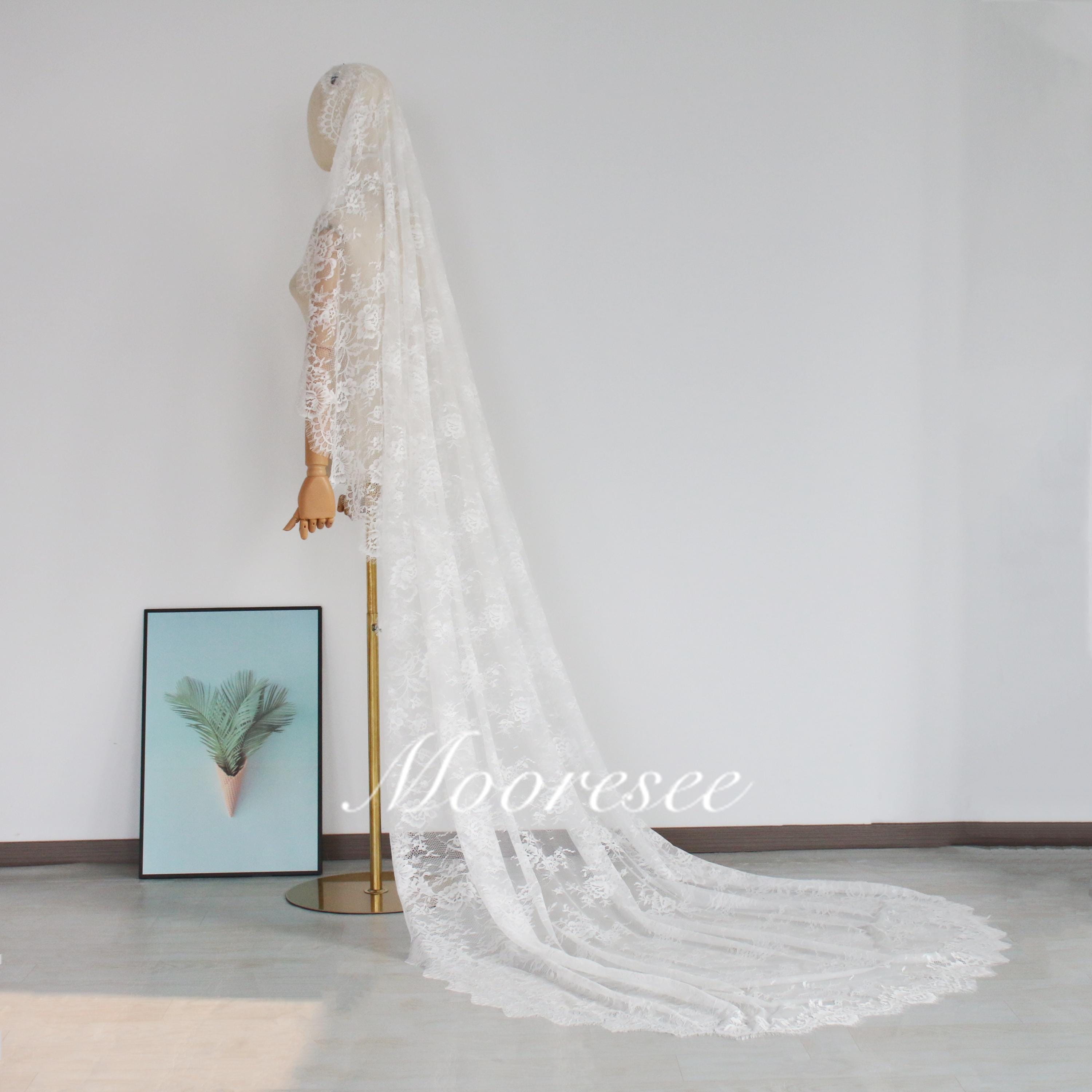Vintage French Eyelash Lace Mantilla Cathedral Veil Cathedral Mantilla Veil with Eyelash Lace Trim, Lace Wedding  main image 4