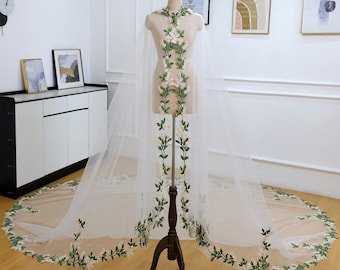 Vintage Forest Green Leaf Daisy Lace Hooded Cape Garden wedding cloak Cathedral Cloak for Bride Chapel Cape Custom Lace cape