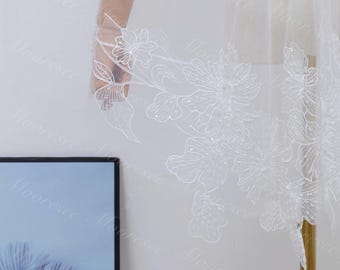 Short veil Beaded flower lace bridal veil Shimmering floral lace Wedding Veil with comb 1T Fingertip veil Elegant ivory tulle veil