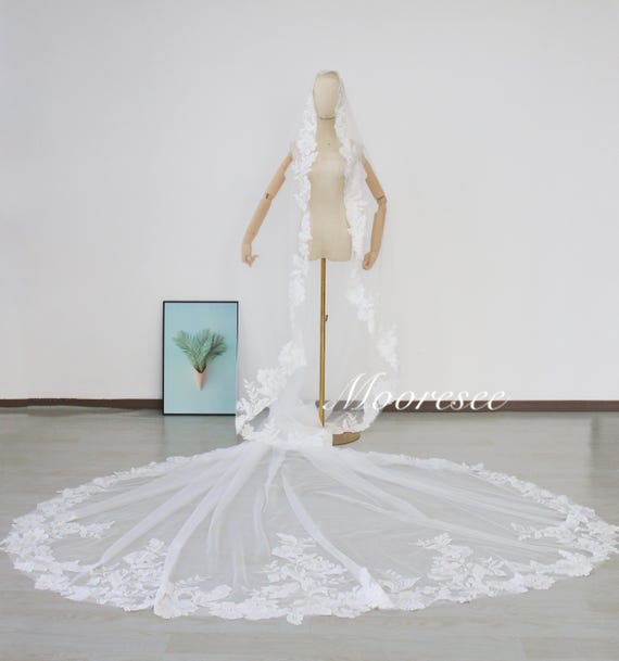Cathedral Flower Lace Mantilla Veil With Comb Elegant Lace  display picture 1