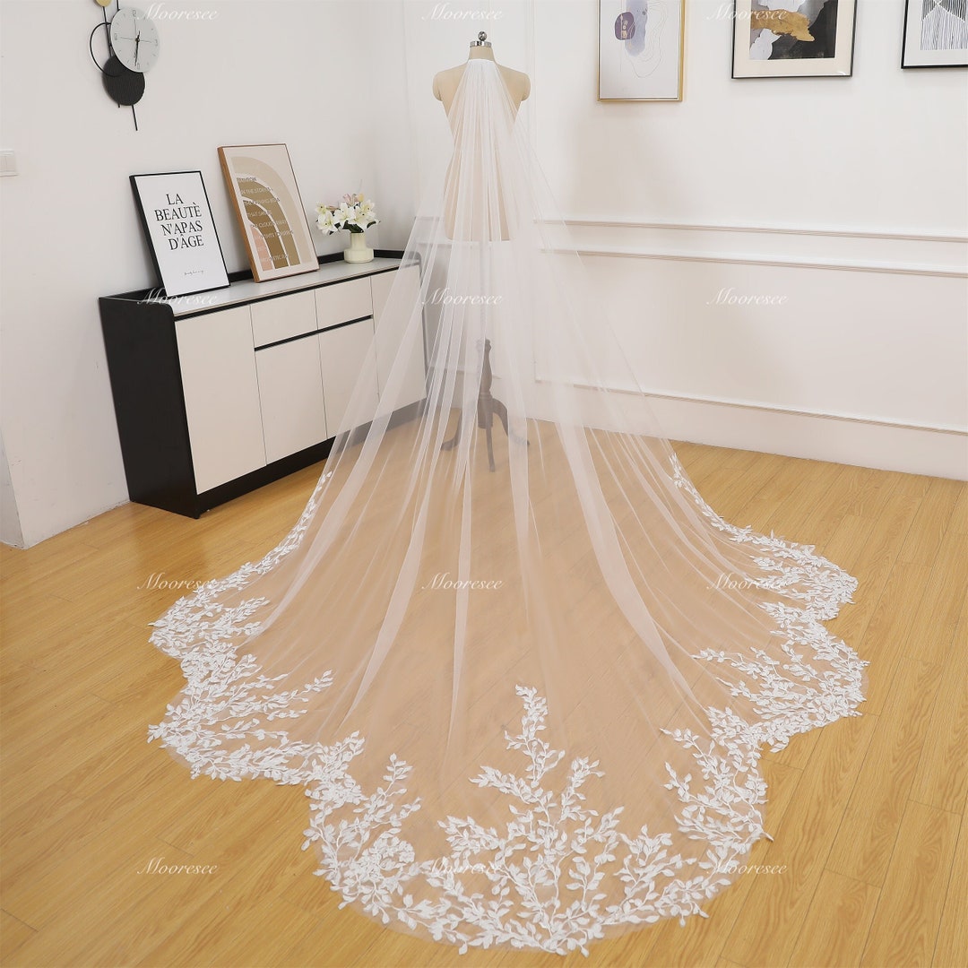 Flowery Shape Leaf Lace Wedding Veil Vintage Veil With Comb 1T