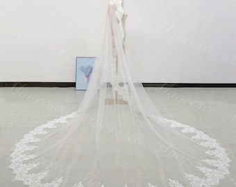 One Tier Vintage Soft Chantilly lace trim wedding veil with comb Mantilla Veil Gorgeous Cathedral Bridal Veil Romantic floral lace veil