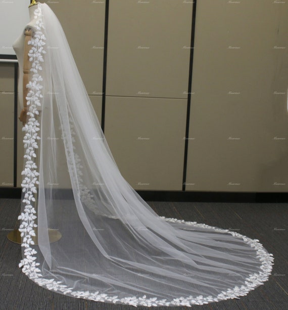 Leaf Lace Trim Wedding Veil Vintage Wedding Veil With Comb  display picture 2
