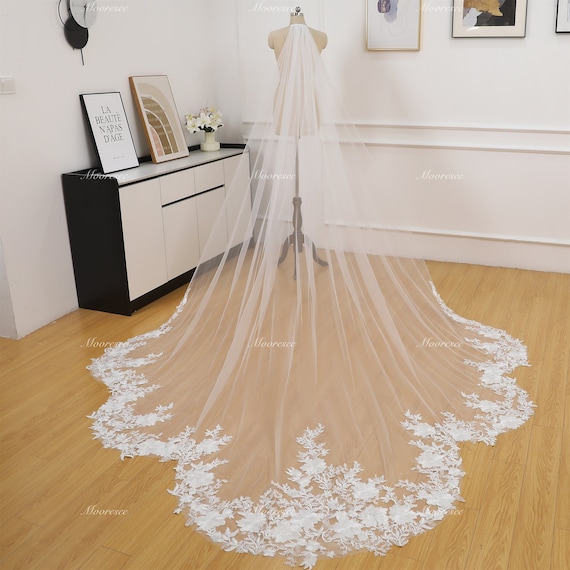 Gorgeous Floral Lace Scalloped Veil Vintage Floral Lace  display picture 2