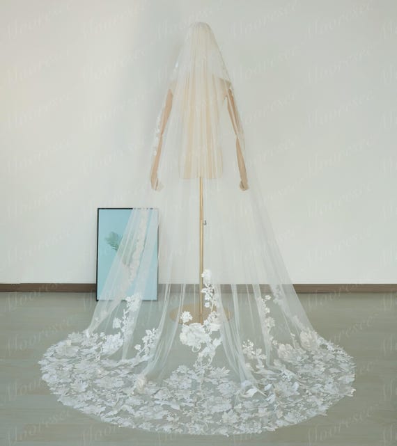 Vintage Floral Lace Trim Wedding Veil Dreamy 1T Veil  display picture 1
