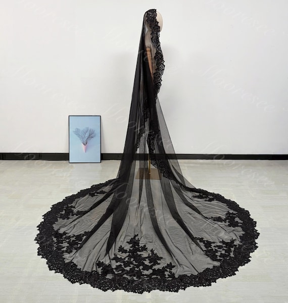 Black floral lace trim Mantilla veil with comb Gothic Wedding Veil Gothic black lace Veil Cathedral veil Black tulle&lace mantilla veil
