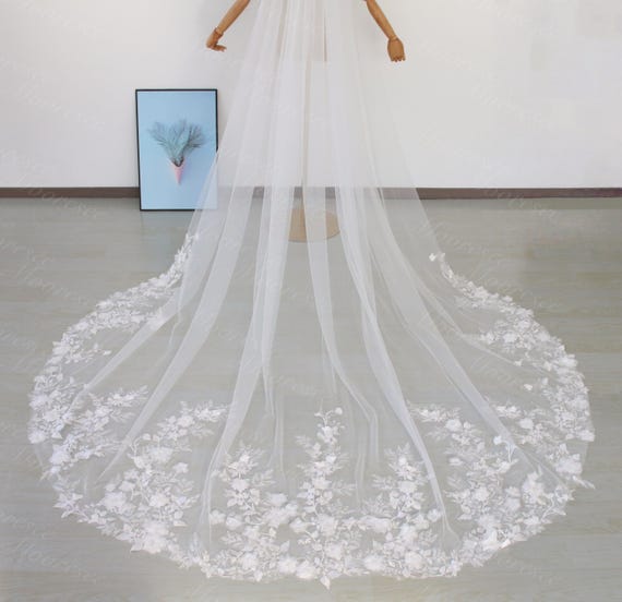 Elegant Off White Bridal Veil with Floral Details Amazon.com: Colorful Floral Edge Bridal Veil with Comb  main image 3