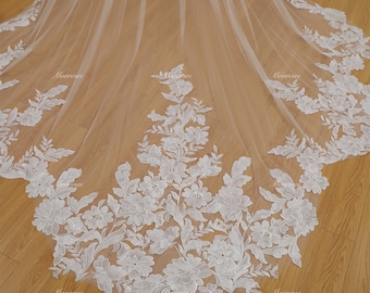 Vintage Floral Lace Wedding Veil Gorgeous Scalloped Veil Bridal Veil with comb 1 Tier Cathedral Long Wedding Veil Scallop Hem Lace Veil