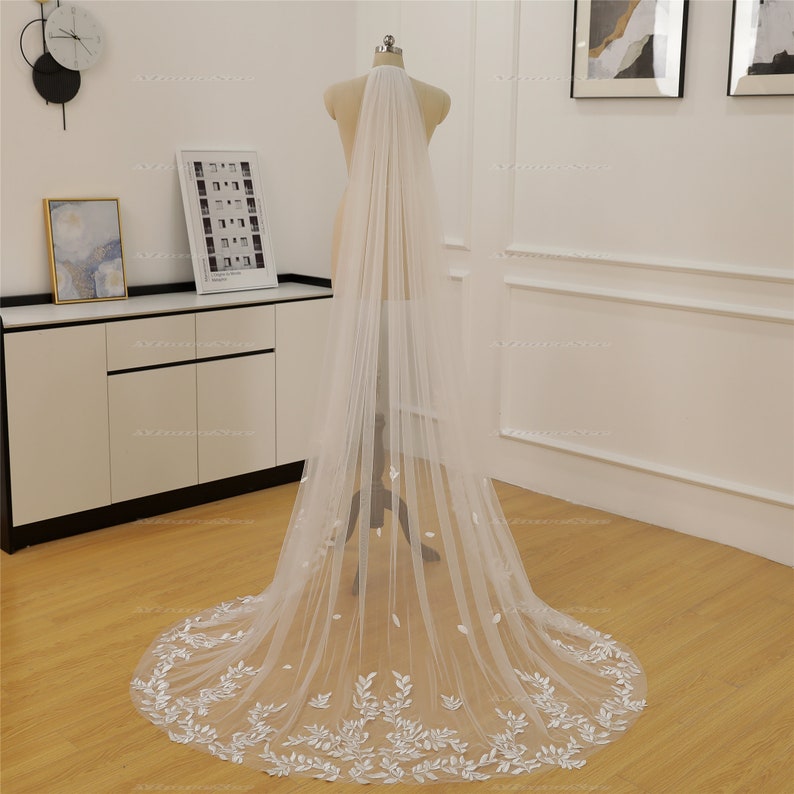 Leaf Lace wedding veil Vintage Wedding Veil with comb 1 Tier Cathedral Wedding Veil for Bride fingertip Veil Chapel veil Custom made veil image 2