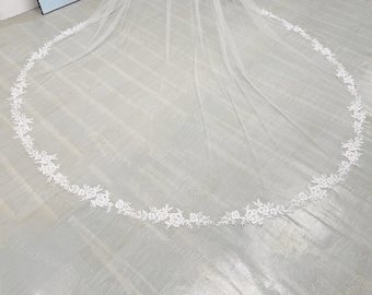 Cathedral Spanish Vintage Dream Floral lace Mantilla veil with Comb Embroidered Chantilly lace Veil Gorgeous Bridal Veil Chapel veil