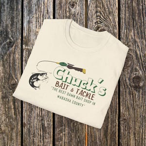Camiseta vintage de Chucks Bait Shop, camiseta retro de pesca, camiseta de la vida en el lago, regalo para papá, camiseta de pescador del Medio Oeste, inspirada en Grumpy Old Men. imagen 7
