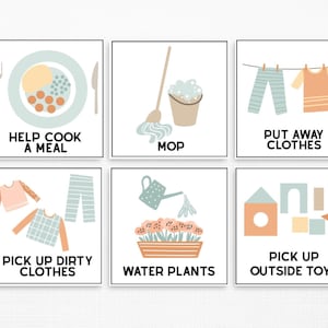 Könnte beinhalten: Set aus sechs quadratischen Kunstdrucken mit Illustrationen von Hausarbeiten. Jedes Bild zeigt eine andere Aufgabe: Kochen, Wischen, Kleidung wegräumen, schmutzige Kleidung aufheben, Pflanzen gießen und Spielzeug aufräumen. Textbeschriftung.