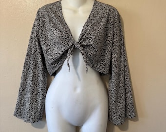 Size S/M Vintage Handmade Black and Beige Aleah/Vine Patterned Cropped Tie Front Flare Sleeve Blouse Shrug Layer 90s