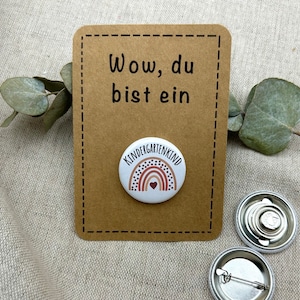 Anstecker Kindergarten – 32mm Button mit Regenbogen | Geschenk Kindergartenstart personalisiert | Magnet oder Nadel | Kita Erinnerung