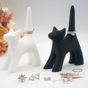 Stretching Cat Ring Holder - Minimalist Cat Ring Display Stand - Custom Colors - 3D Printed