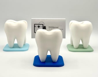 May include: Three white tooth-shaped card holders with colored square bases in light blue, dark blue, and light green. The center holder displays a white business card with a black 3D printer icon and the text DiDiSensei 3D Printing Workshop.